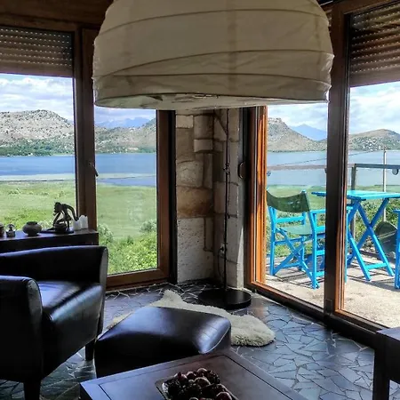 Haustor With Skadar View 波德戈里察