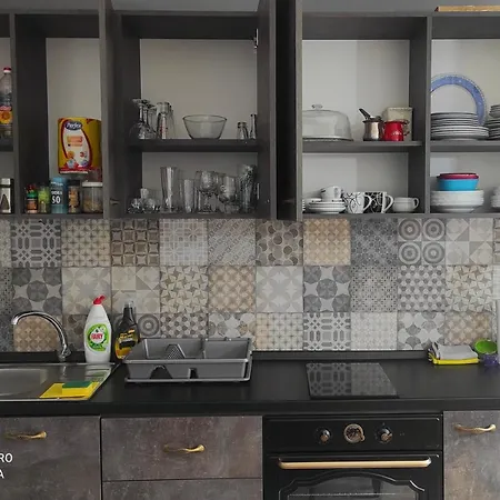 Haustor With Skadar View 波德戈里察