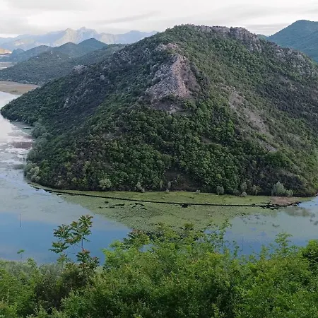Haustor With Skadar View 波德戈里察