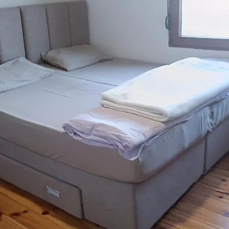 Haustor With Skadar View 波德戈里察