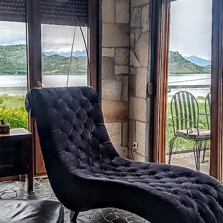Dom wakacyjny Haustor With Skadar View *