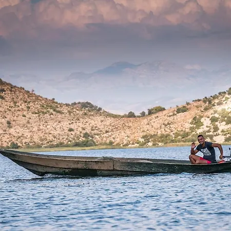 Haustor With Skadar View 度假居 *