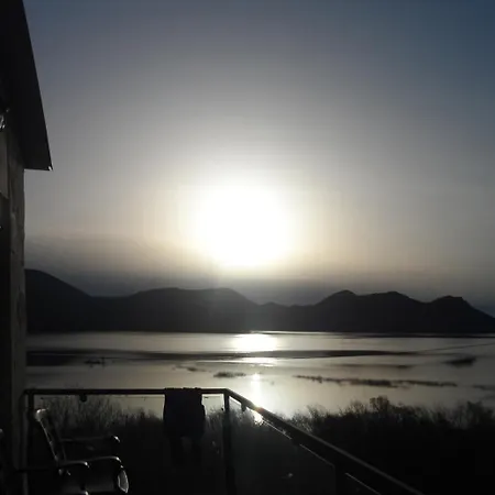 Haustor With Skadar View 度假居 *