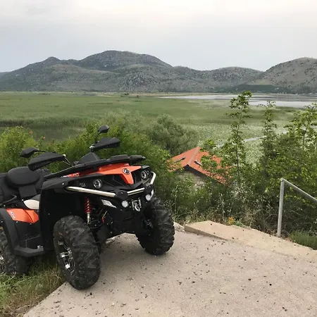 Dom wakacyjny Haustor With Skadar View *
