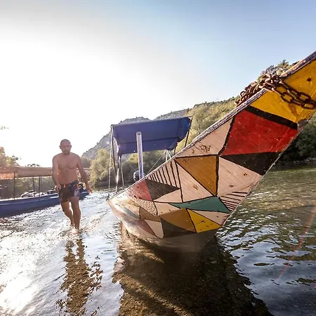 Dom wakacyjny Haustor With Skadar View *