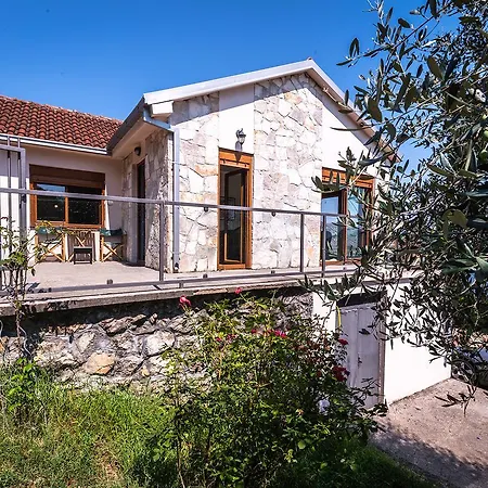 Haustor With Skadar View *