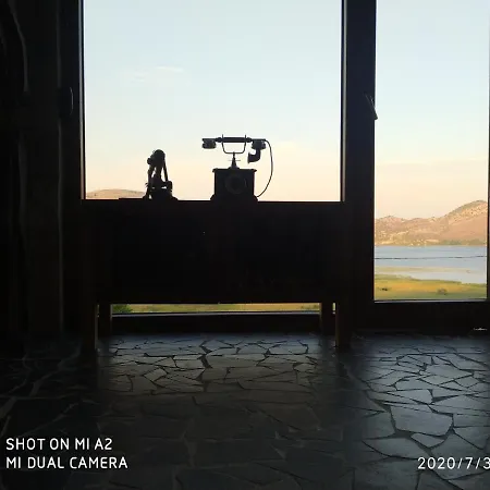Haustor With Skadar View Будинок відпочинку Подгориця