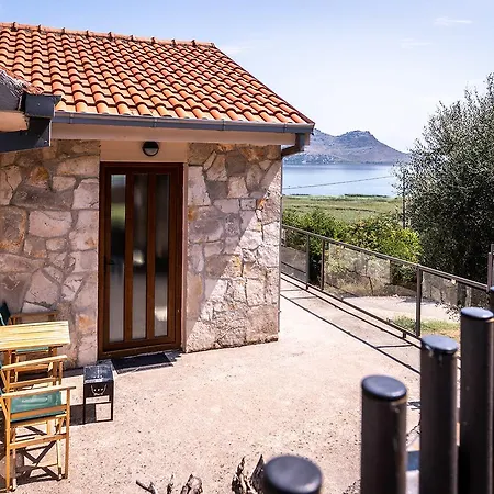 Holiday home Haustor With Skadar View *
