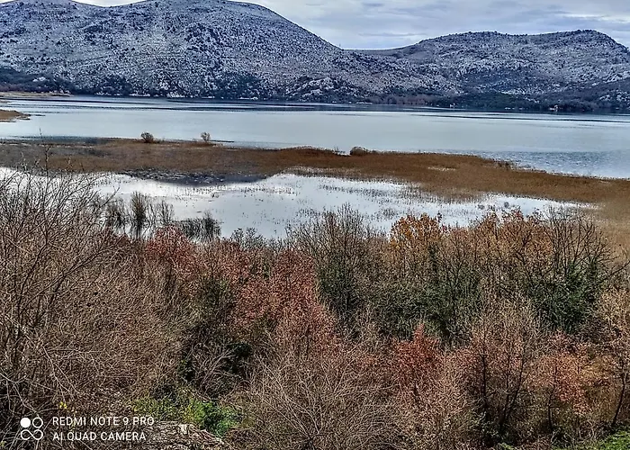 Сasa de vacaciones Haustor With Skadar View