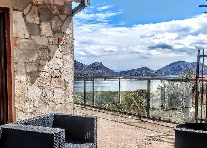 Haustor With Skadar View *