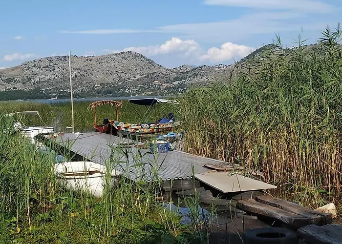 Haustor With Skadar View Hébergement de vacances