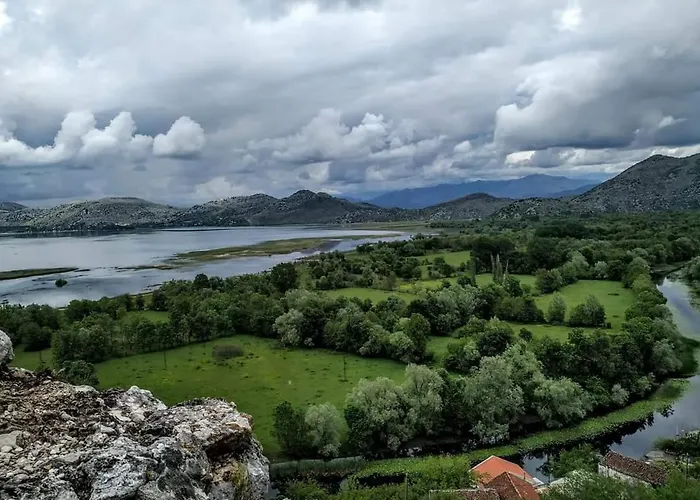 Будинок відпочинку Haustor With Skadar View Подгориця