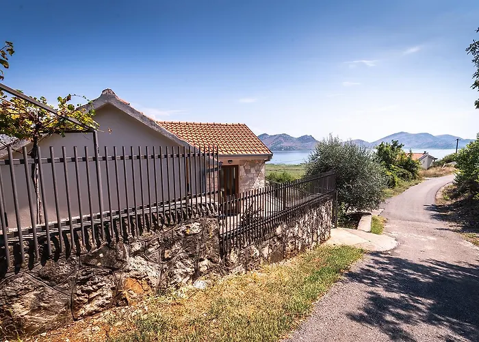 Hébergement de vacances Haustor With Skadar View *