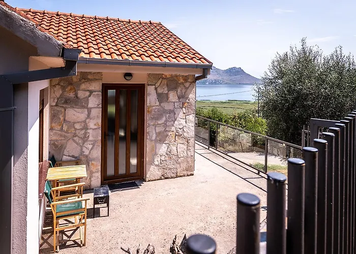 Будинок відпочинку Haustor With Skadar View *